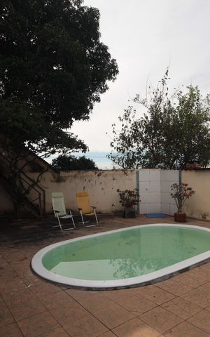 Casa à venda com 245m², 4 quartos e 8 vagasPiscina