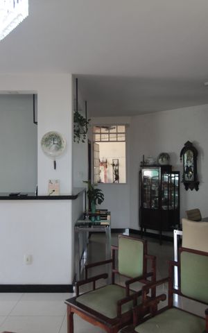 Casa à venda com 245m², 4 quartos e 8 vagasSala