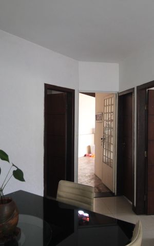 Casa à venda com 245m², 4 quartos e 8 vagasSala