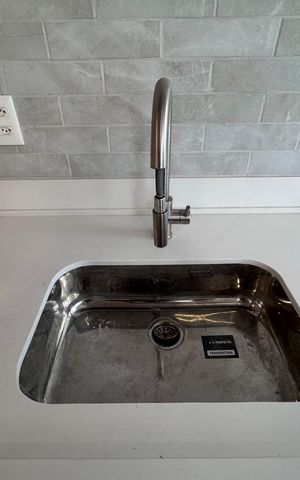 Apartamento à venda com 81m², 2 quartos e 1 vaga Apartamento à venda com 81m², 2 quartos e 1 vagaCozinha e Área de Serviço