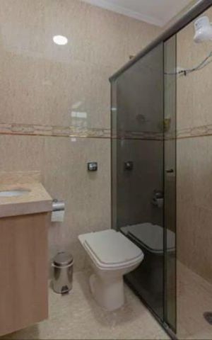Casa para alugar com 240m², 4 quartos e 3 vagas Casa para alugar com 240m², 4 quartos e 3 vagasBanheiro