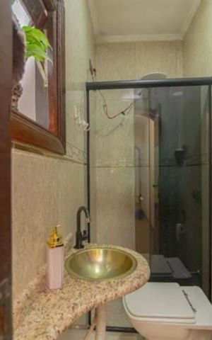 Casa para alugar com 240m², 4 quartos e 3 vagas Casa para alugar com 240m², 4 quartos e 3 vagasBanheiro