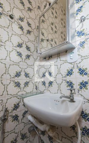 Casa à venda com 450m², 5 quartos e 3 vagas Casa à venda com 450m², 5 quartos e 3 vagasCasa 2 -Lavabo