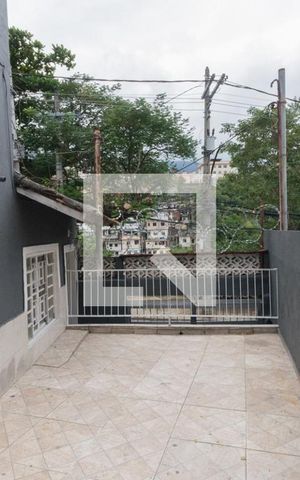 Casa à venda com 450m², 5 quartos e 3 vagas Casa à venda com 450m², 5 quartos e 3 vagasVaranda - Casa 2