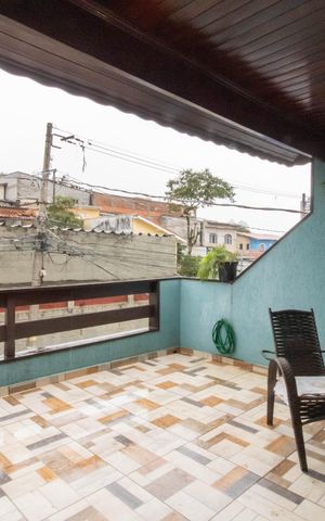 Casa à venda com 240m², 4 quartos e 2 vagas Casa à venda com 240m², 4 quartos e 2 vagasVaranda da Suíte