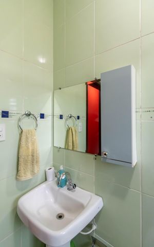 Casa à venda com 240m², 4 quartos e 2 vagas Casa à venda com 240m², 4 quartos e 2 vagasBanheiro