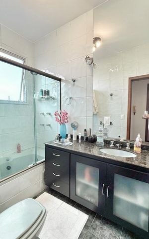 Apartamento à venda com 165m², 4 quartos e 2 vagas Apartamento à venda com 165m², 4 quartos e 2 vagasCobertura - banheiro social