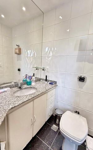 Apartamento à venda com 165m², 4 quartos e 2 vagas Apartamento à venda com 165m², 4 quartos e 2 vagasBanheiro da Suíte