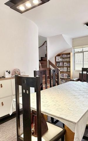 Apartamento à venda com 165m², 4 quartos e 2 vagas Apartamento à venda com 165m², 4 quartos e 2 vagasSala