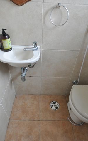 Casa de condomínio à venda com 314m², 4 quartos e 3 vagasBanheiro da área da piscina