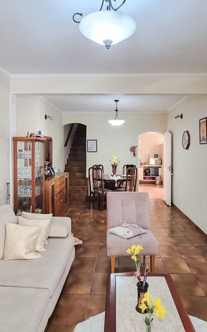 Casa à venda com 157m², 3 quartos e 3 vagas Casa à venda com 157m², 3 quartos e 3 vagasSala