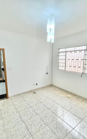 Casa à venda com 98m², 2 quartos e 2 vagasSala