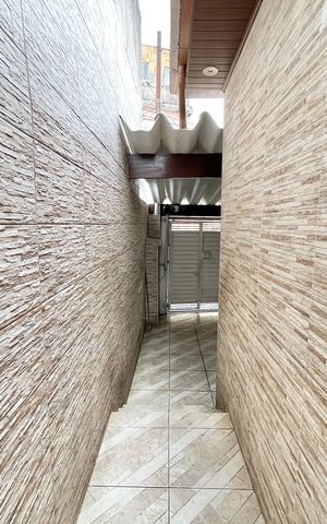 Casa à venda com 98m², 2 quartos e 2 vagasCorredor