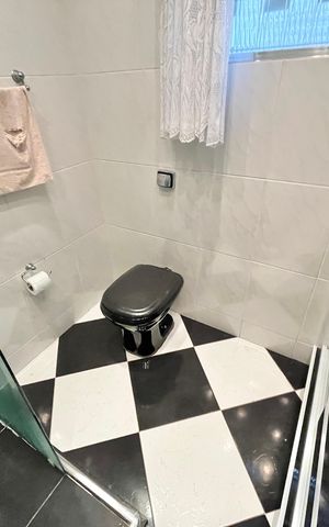 Casa à venda com 98m², 2 quartos e 2 vagasBanheiro