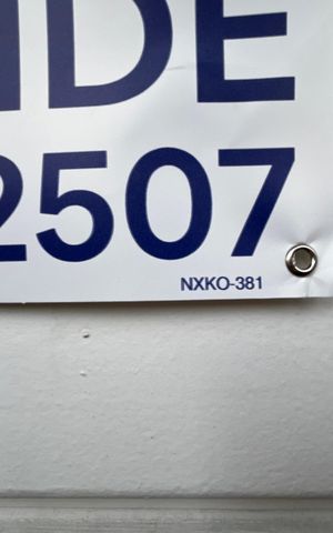 Casa à venda com 98m², 2 quartos e 2 vagasFachada/Placa