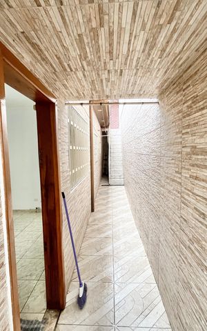 Casa à venda com 98m², 2 quartos e 2 vagasCorredor