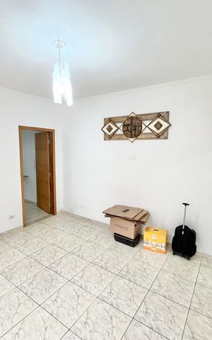 Casa à venda com 98m², 2 quartos e 2 vagasSala