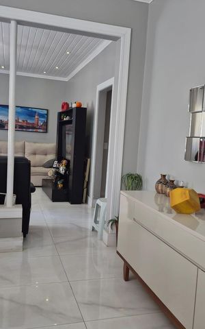 Casa à venda com 263m², 4 quartos e 3 vagas Casa à venda com 263m², 4 quartos e 3 vagasSala