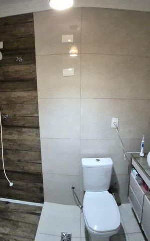 Casa à venda com 263m², 4 quartos e 3 vagas Casa à venda com 263m², 4 quartos e 3 vagasBanheiro