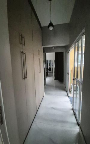 Casa à venda com 263m², 4 quartos e 3 vagas Casa à venda com 263m², 4 quartos e 3 vagasCorredor