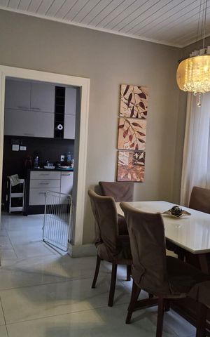 Casa à venda com 263m², 4 quartos e 3 vagas Casa à venda com 263m², 4 quartos e 3 vagasSala