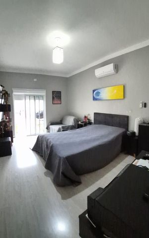 Casa à venda com 263m², 4 quartos e 3 vagas Casa à venda com 263m², 4 quartos e 3 vagasQuarto 1