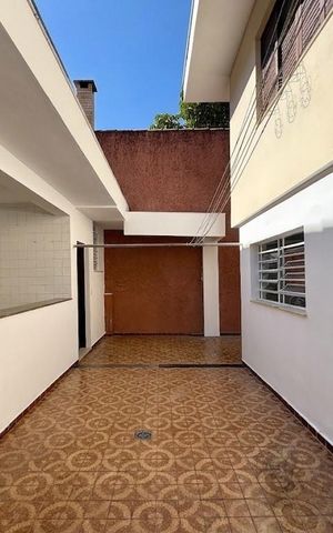 Casa à venda com 218m², 3 quartos e 3 vagas Casa à venda com 218m², 3 quartos e 3 vagasQuintal