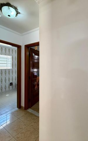 Casa à venda com 218m², 3 quartos e 3 vagas Casa à venda com 218m², 3 quartos e 3 vagasCorredor Quartos