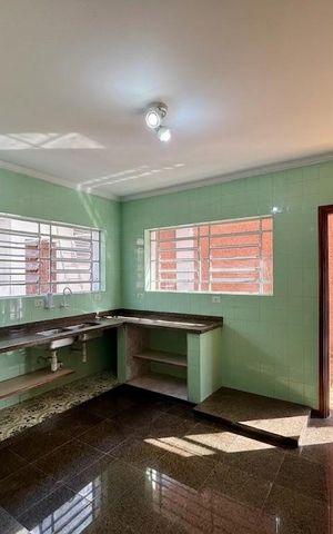 Casa à venda com 218m², 3 quartos e 3 vagas Casa à venda com 218m², 3 quartos e 3 vagasCozinha
