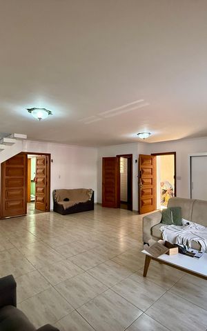 Casa à venda com 218m², 3 quartos e 3 vagas Casa à venda com 218m², 3 quartos e 3 vagasSala