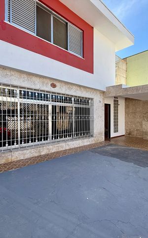Casa à venda com 218m², 3 quartos e 3 vagas Casa à venda com 218m², 3 quartos e 3 vagasGaragem