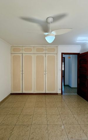 Casa à venda com 218m², 3 quartos e 3 vagas Casa à venda com 218m², 3 quartos e 3 vagasQuarto 2