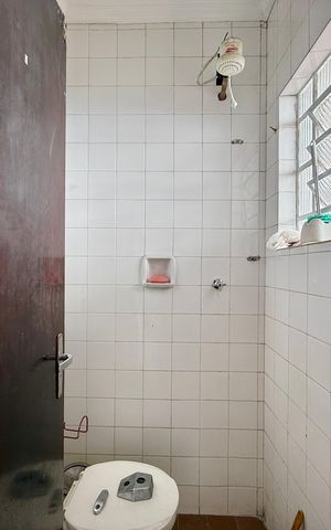 Casa à venda com 218m², 3 quartos e 3 vagas Casa à venda com 218m², 3 quartos e 3 vagasBanheiro de Serviço