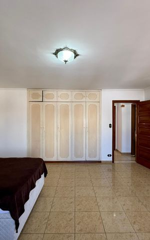 Casa à venda com 218m², 3 quartos e 3 vagas Casa à venda com 218m², 3 quartos e 3 vagasSuíte