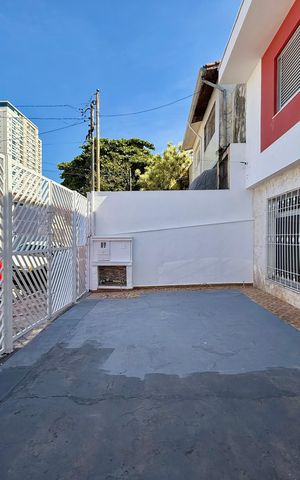 Casa à venda com 218m², 3 quartos e 3 vagas Casa à venda com 218m², 3 quartos e 3 vagasGaragem