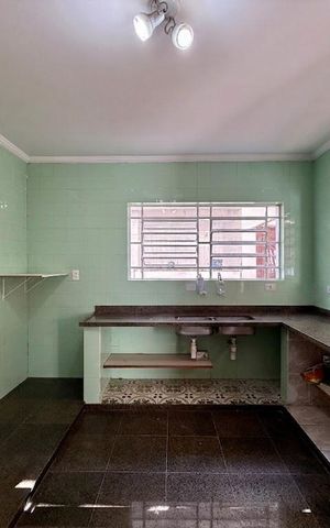Casa à venda com 218m², 3 quartos e 3 vagas Casa à venda com 218m², 3 quartos e 3 vagasCozinha