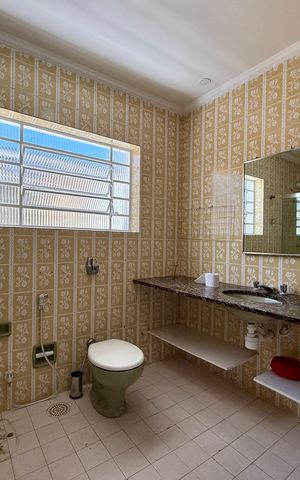 Casa à venda com 218m², 3 quartos e 3 vagas Casa à venda com 218m², 3 quartos e 3 vagasBanheiro Suíte