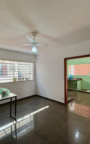 Casa à venda com 218m², 3 quartos e 3 vagas Casa à venda com 218m², 3 quartos e 3 vagasSala