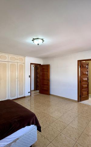 Casa à venda com 218m², 3 quartos e 3 vagas Casa à venda com 218m², 3 quartos e 3 vagasSuíte