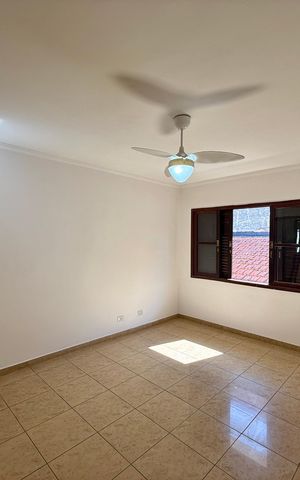 Casa à venda com 218m², 3 quartos e 3 vagas Casa à venda com 218m², 3 quartos e 3 vagasQuarto 2