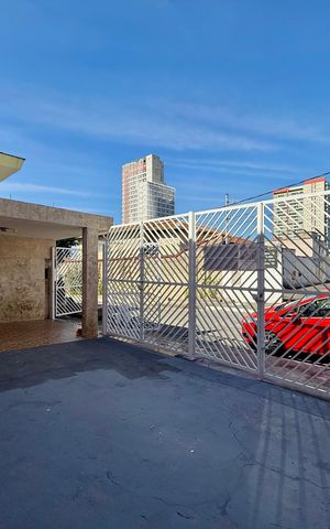 Casa à venda com 218m², 3 quartos e 3 vagas Casa à venda com 218m², 3 quartos e 3 vagasGaragem