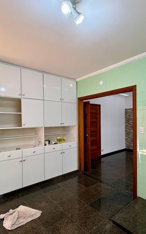 Casa à venda com 218m², 3 quartos e 3 vagas Casa à venda com 218m², 3 quartos e 3 vagasCozinha