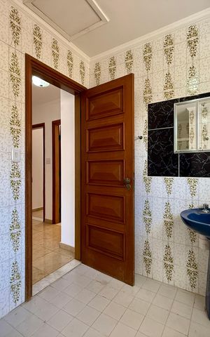 Casa à venda com 218m², 3 quartos e 3 vagas Casa à venda com 218m², 3 quartos e 3 vagasBanheiro Social