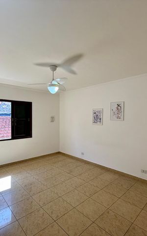 Casa à venda com 218m², 3 quartos e 3 vagas Casa à venda com 218m², 3 quartos e 3 vagasQuarto 2