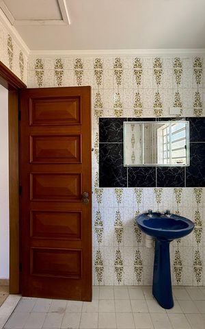 Casa à venda com 218m², 3 quartos e 3 vagas Casa à venda com 218m², 3 quartos e 3 vagasBanheiro Social