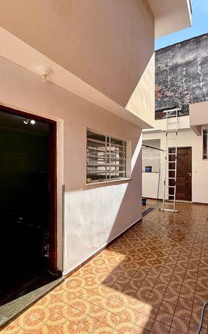 Casa à venda com 218m², 3 quartos e 3 vagas Casa à venda com 218m², 3 quartos e 3 vagasQuintal