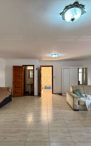 Casa à venda com 218m², 3 quartos e 3 vagas Casa à venda com 218m², 3 quartos e 3 vagasSala