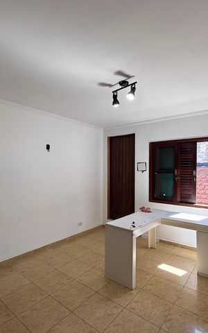 Casa à venda com 218m², 3 quartos e 3 vagas Casa à venda com 218m², 3 quartos e 3 vagasQuarto 3