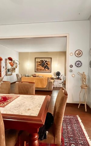 Apartamento à venda com 300m², 4 quartos e 1 vaga Apartamento à venda com 300m², 4 quartos e 1 vagaSala