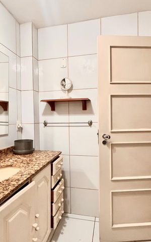 Apartamento à venda com 300m², 4 quartos e 1 vaga Apartamento à venda com 300m², 4 quartos e 1 vagaBanheiro social 2